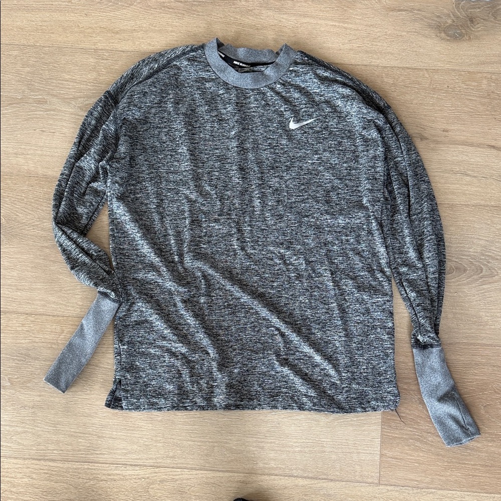 Nike Men’s Heather Gray Long-Sleeve Performance Top
